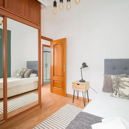 아파트 Moderno Piso De 3 Cerca De Triana *