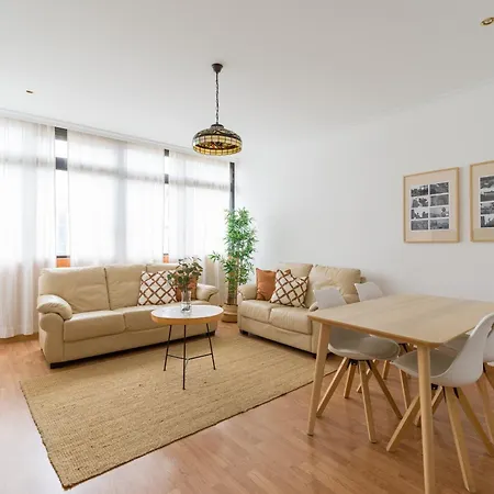 Moderno Piso De 3 Cerca De Triana 아파트 *