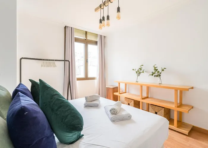 Moderno Piso De 3 Cerca De Triana Appartamento